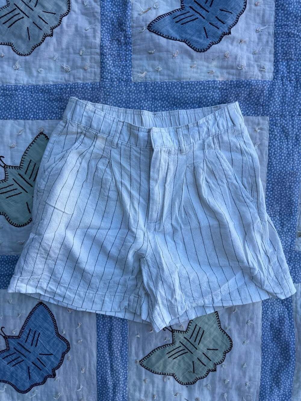 Gap Women's High-Rise Pinstripe Linen-Blend Pleated Shorts